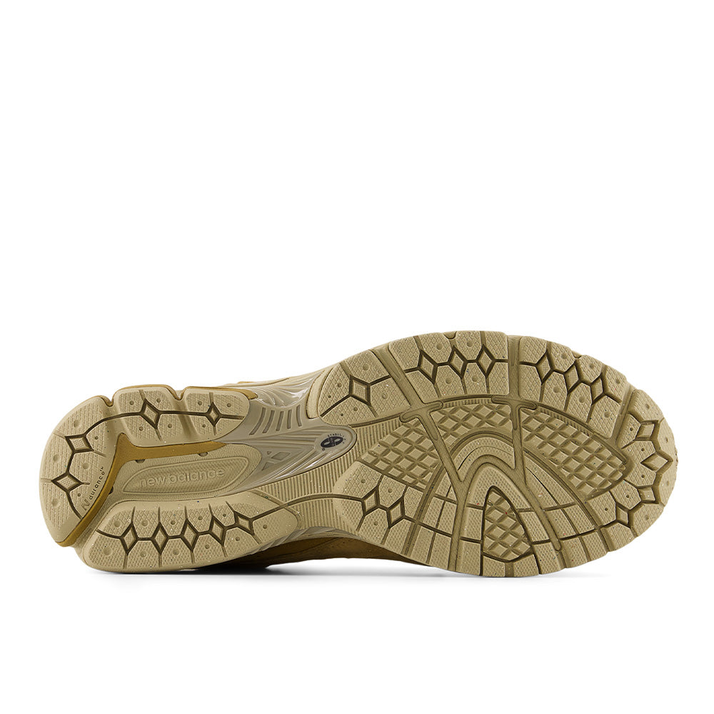 New Balance  2002 GOR-TEX Protection Pack 2.0 - Stucco