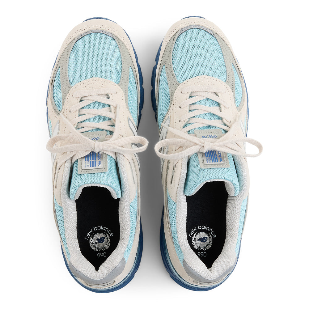 New Balance 990v4 